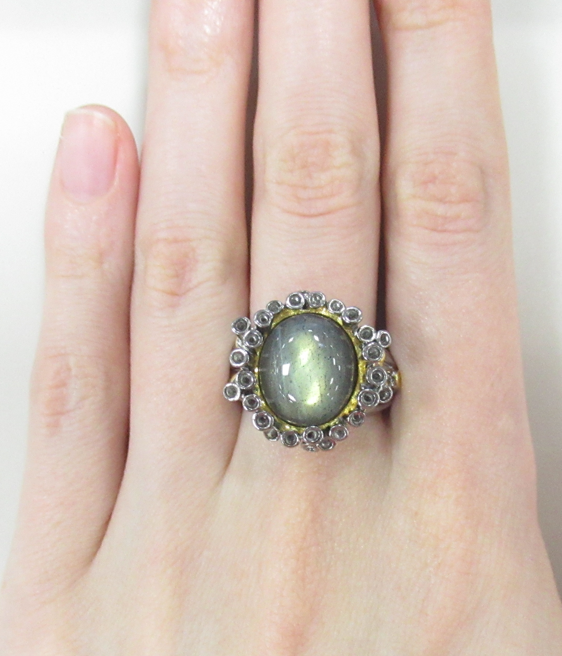 Серебряное кольцо 925 пробы; родий черн.; вставки 1 Лабрадорит 7,45ct;